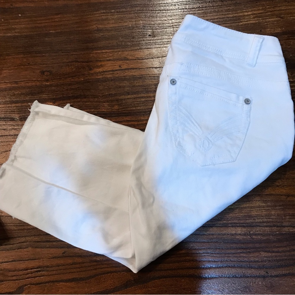 ▪️Declaration of Democracy White Jean Capris